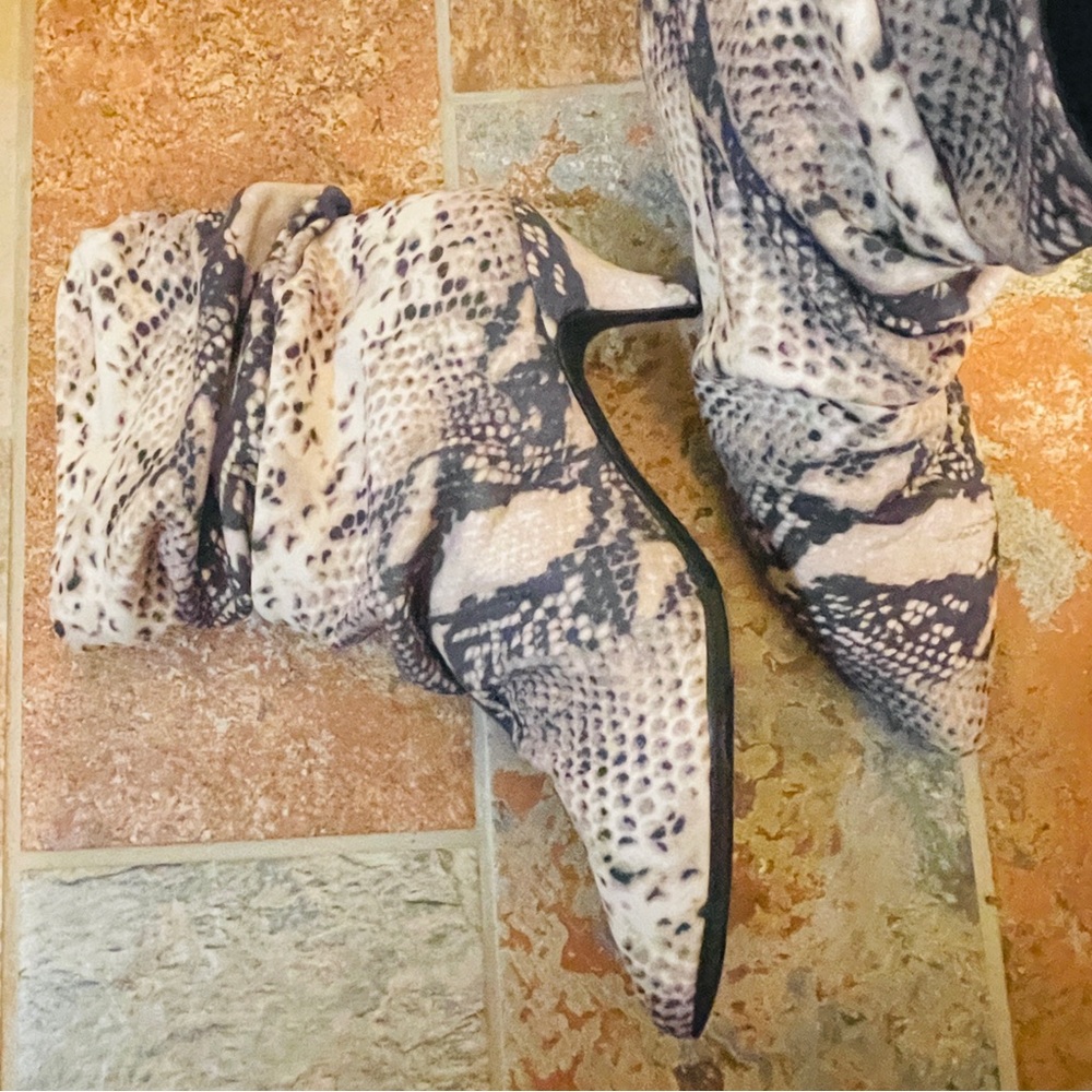 Nwob! Soft Snake/Python Print, Kitten Heels, Scru… - image 6